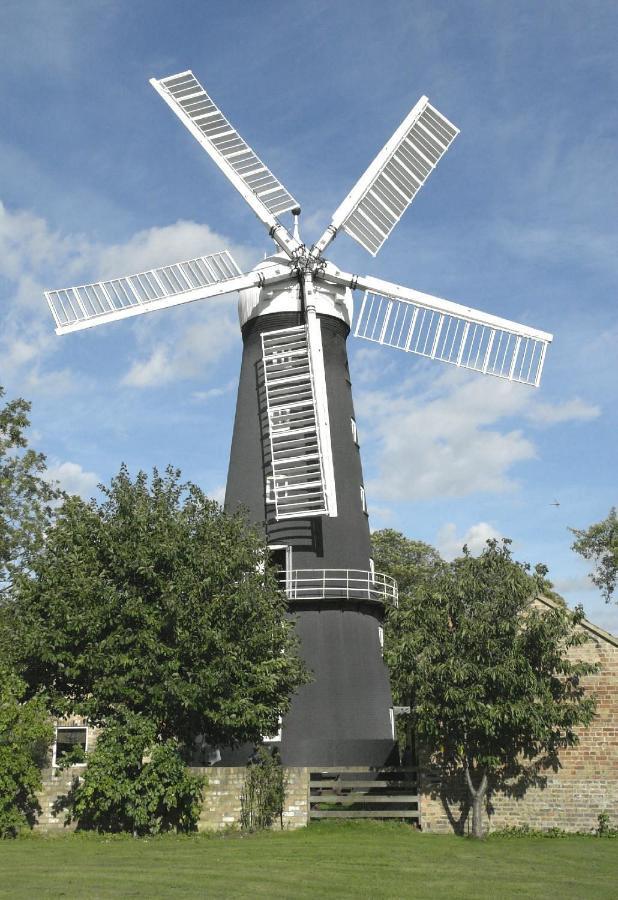 The Windmill Hotel 앨퍼드 외부 사진
