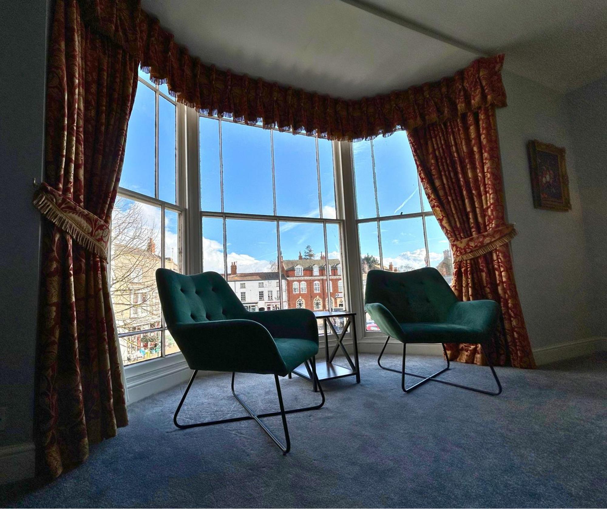 The Windmill Hotel 앨퍼드 외부 사진